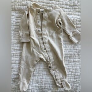 Colored Organics cream footie - size NB